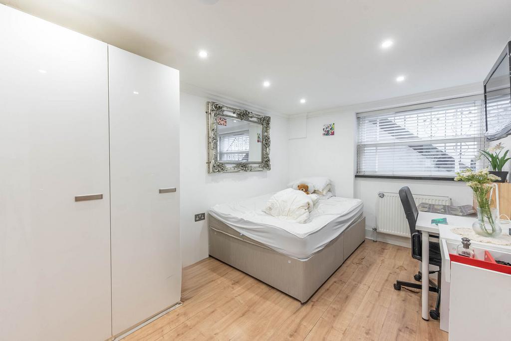 Apartment in London - View 3
