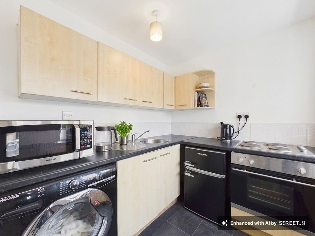 Apartment in Newcastle Upon Tyne - View 3