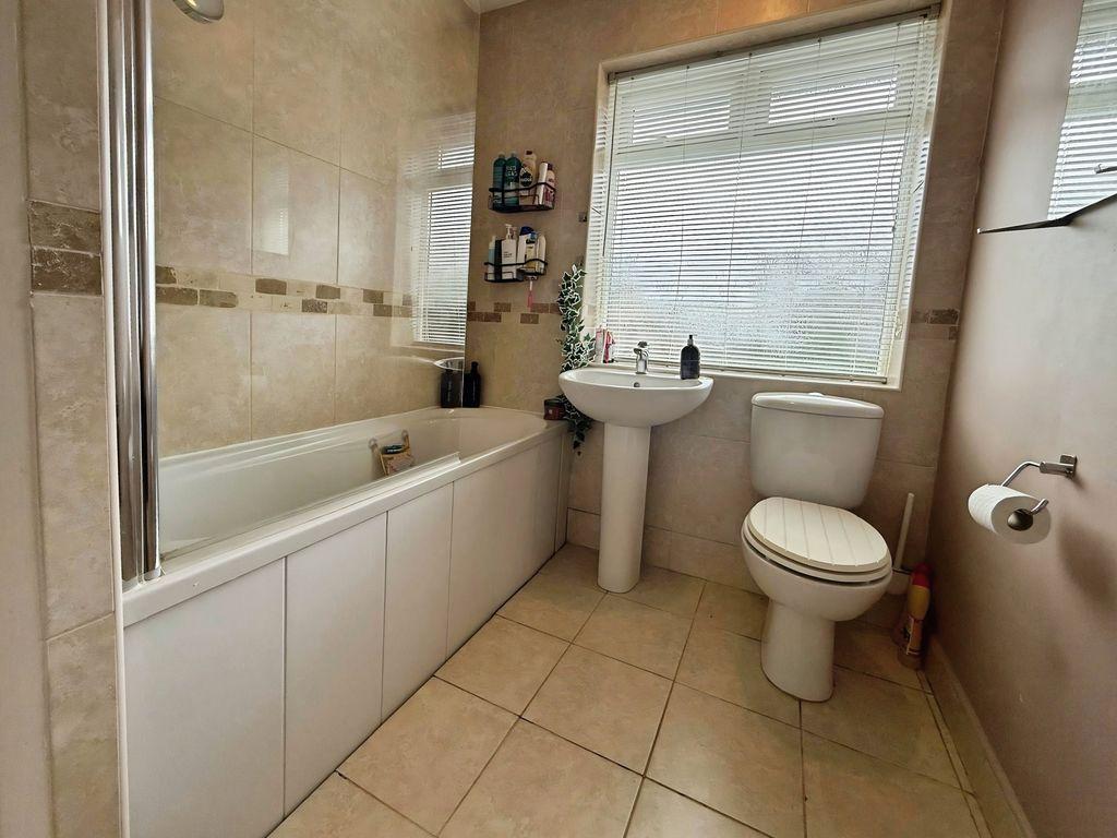 House in Newcastle Upon Tyne - More