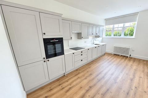 3 bedroom apartment to rent, Little Aston Road, Walsall WS9