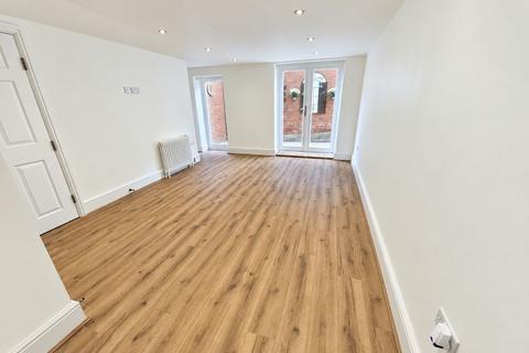 3 bedroom apartment to rent, Little Aston Road, Walsall WS9