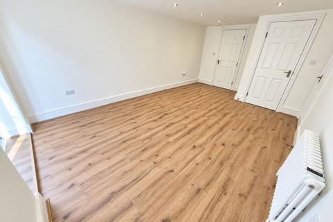3 bedroom apartment to rent, Little Aston Road, Walsall WS9
