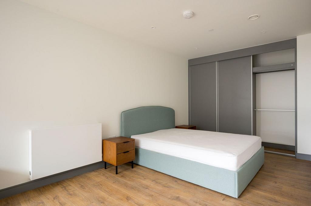 Apartment in Tottenham Hale - More