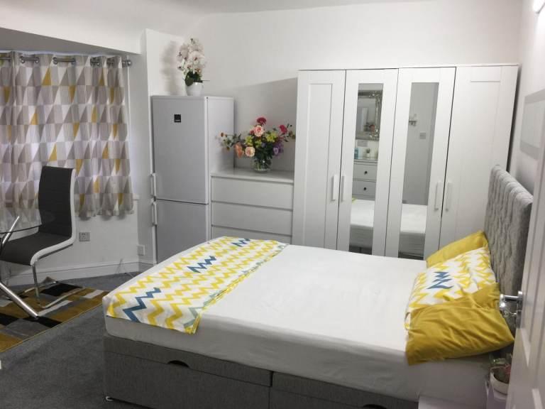 House in Hounslow - View 2