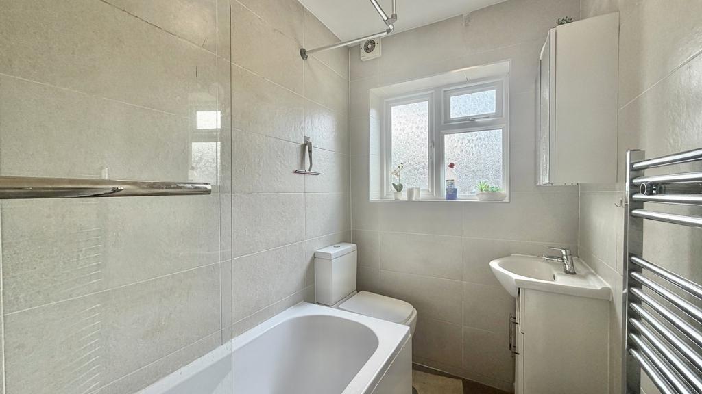 Apartment in Northolt - View 2