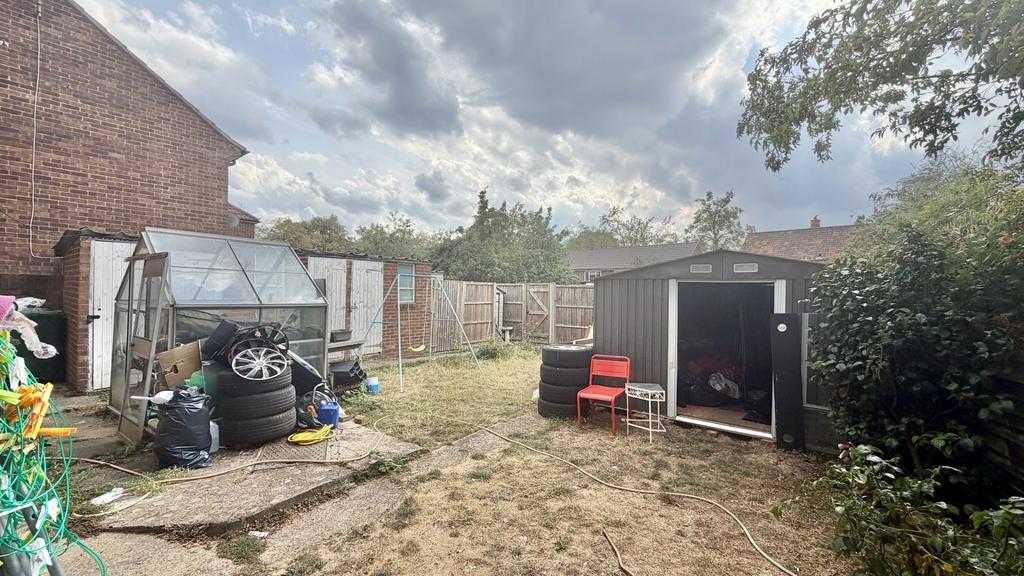 Apartment in Northolt - View 4