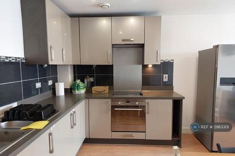 1 bedroom in a flat share to rent, Molineaux Court, Hounslow, TW3
