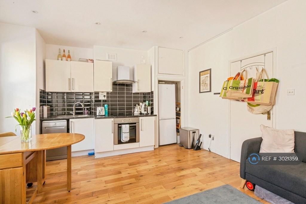 Apartment in London - View 5