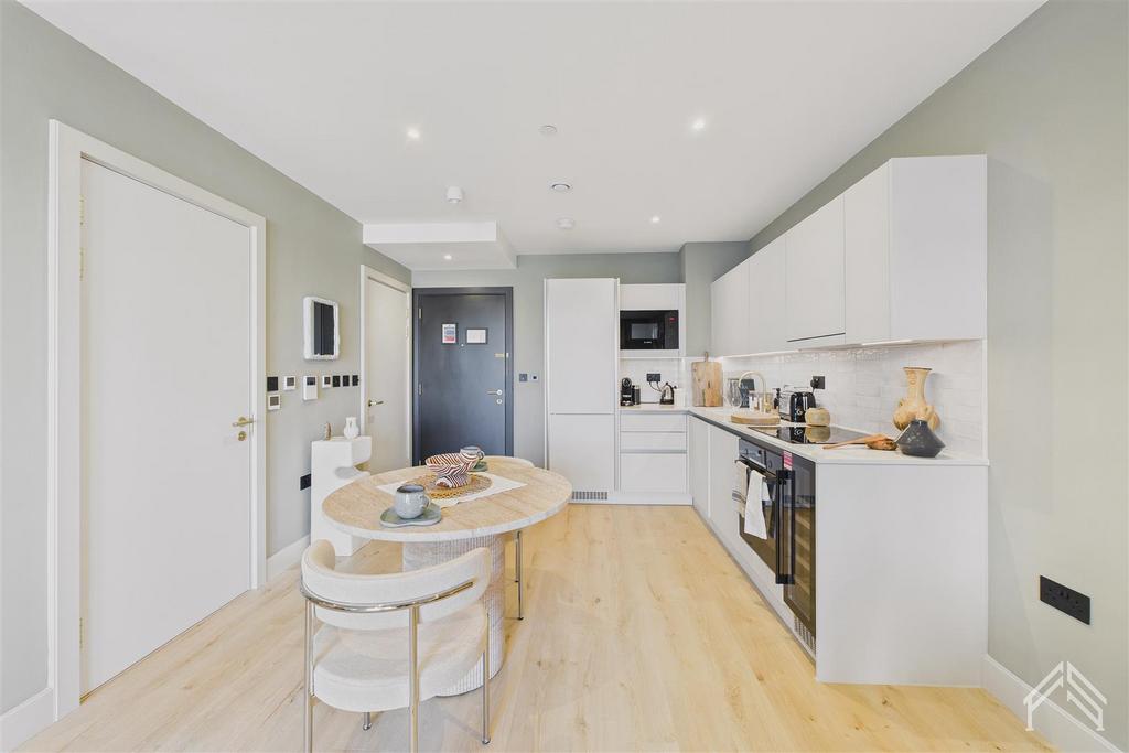 Apartment in Colindale - View 4