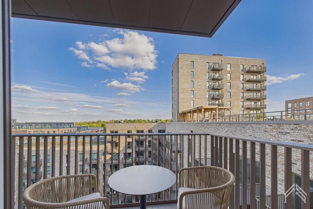 Apartment in Colindale - More
