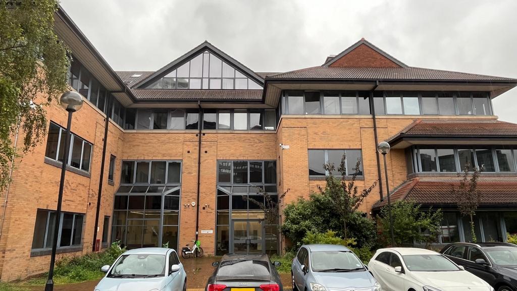 Apartment in Brentford - View 5
