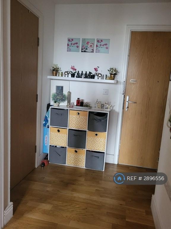 Apartment in Hounslow - View 3
