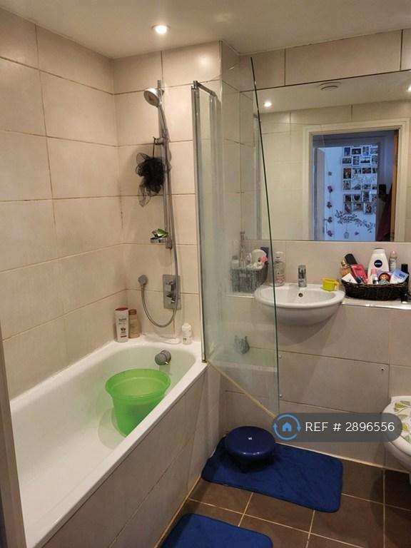 Apartment in Hounslow - View 4