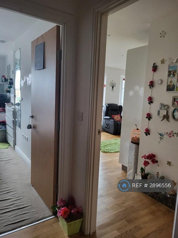 Apartment in Hounslow - View 5