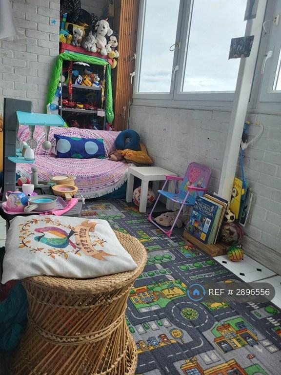 Apartment in Hounslow - More