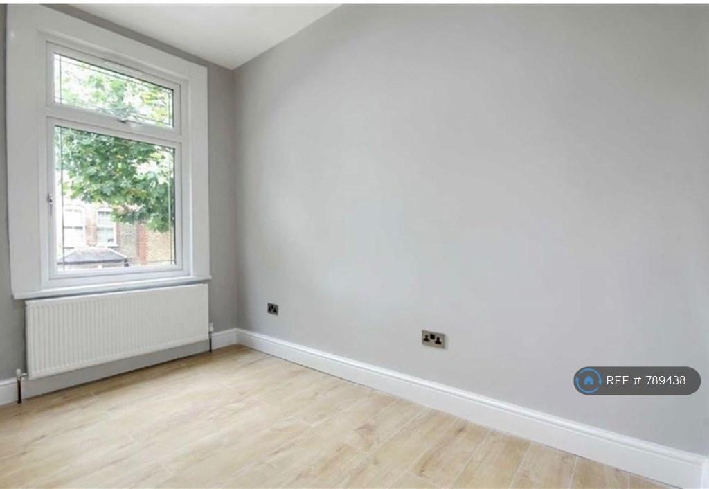 Apartment in London - View 3