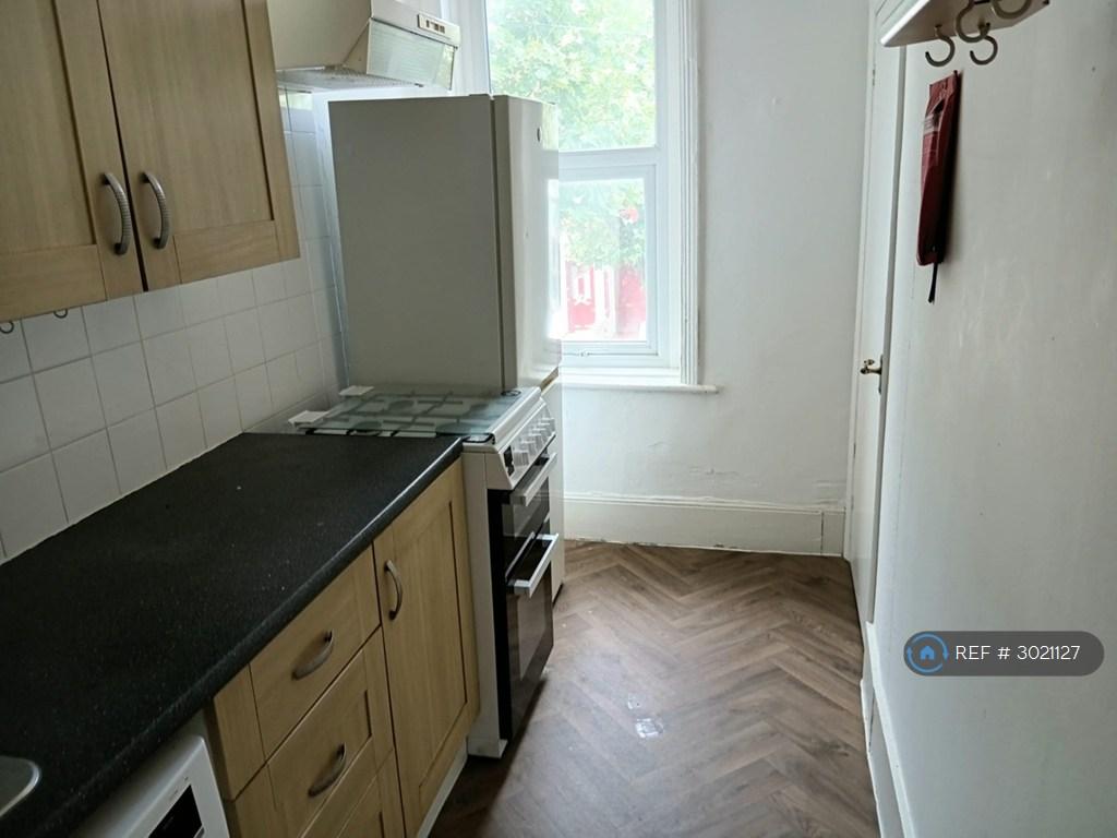 Apartment in Turnpike Lane - View 2