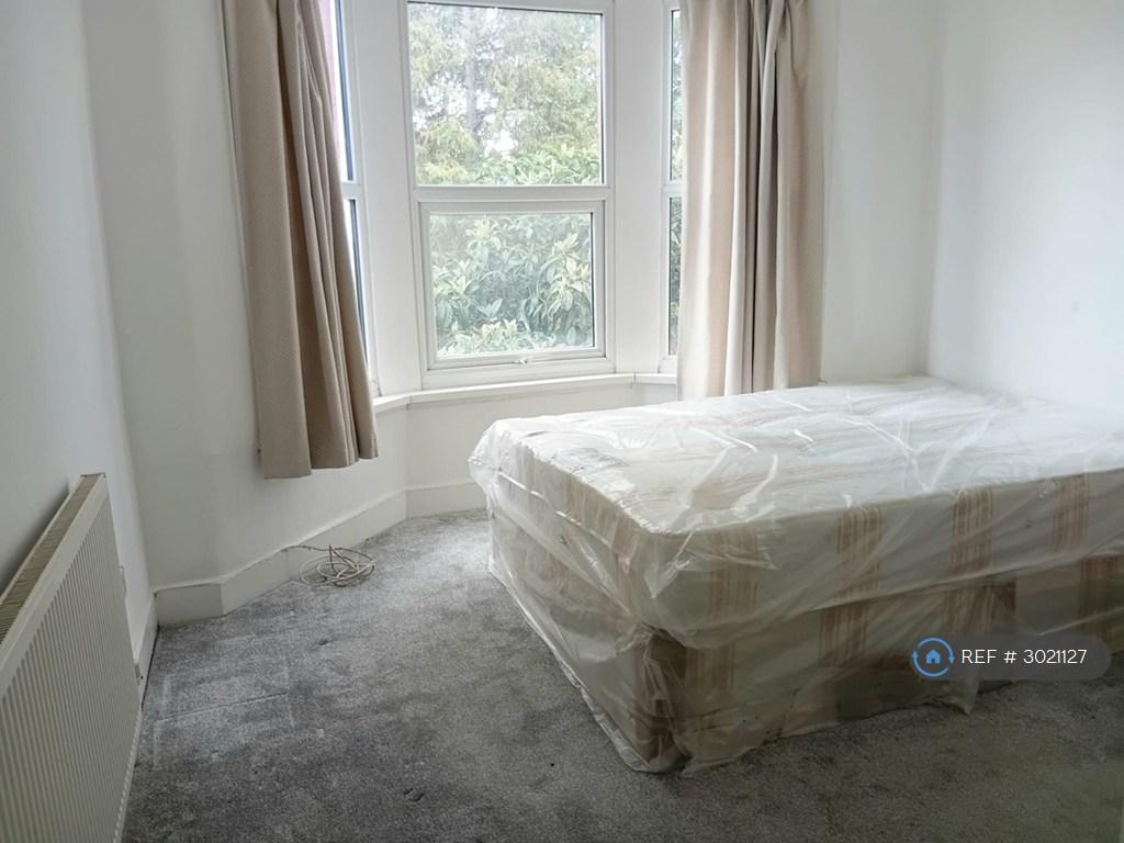 Apartment in Turnpike Lane - View 5