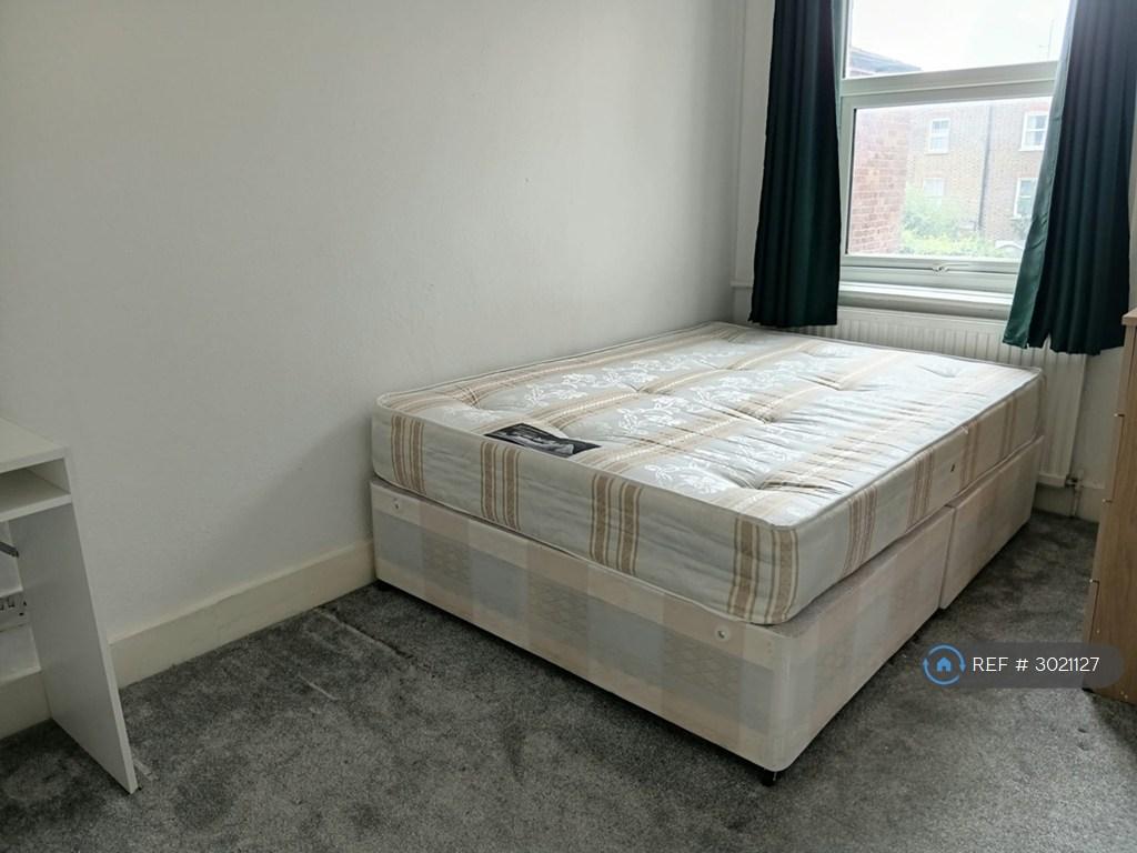 Apartment in Turnpike Lane - More