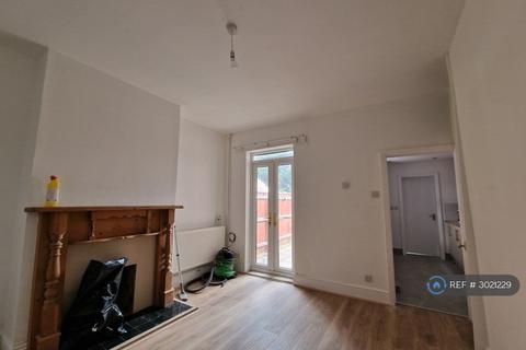3 bedroom terraced house to rent, St. Margarets Road, Peterborough, PE2
