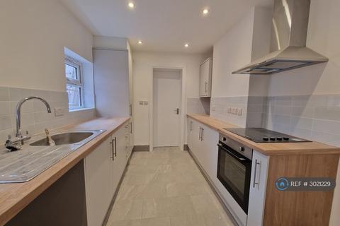 3 bedroom terraced house to rent, St. Margarets Road, Peterborough, PE2