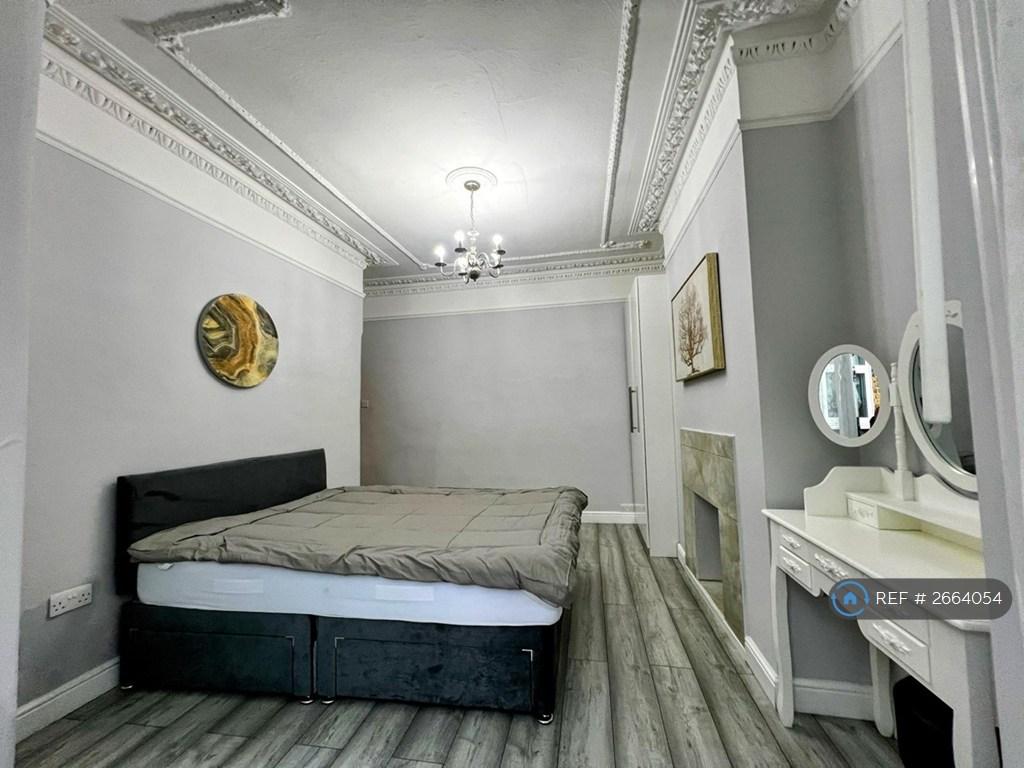 Apartment in Hounslow - More