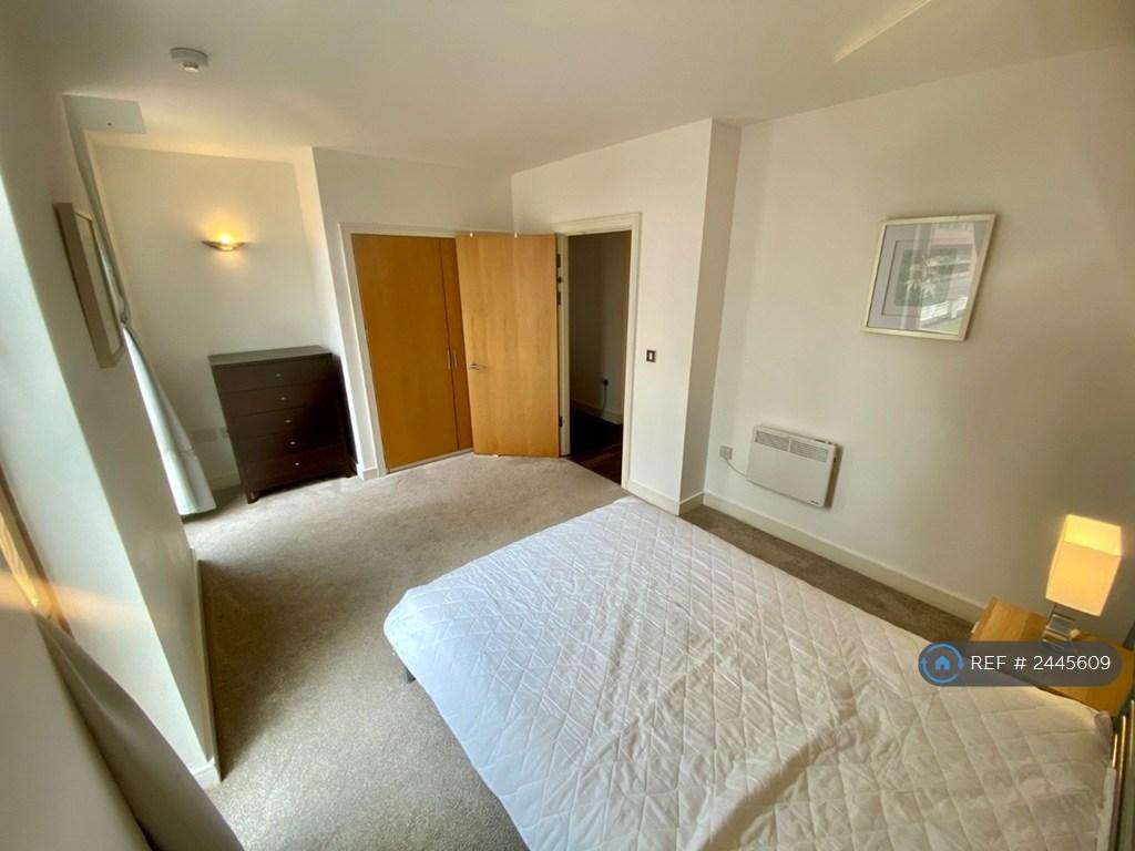 Apartment in Salford - View 4