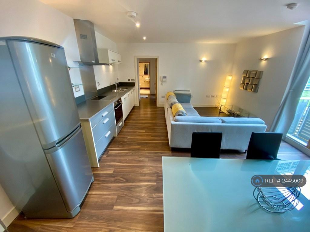 Apartment in Salford - View 5
