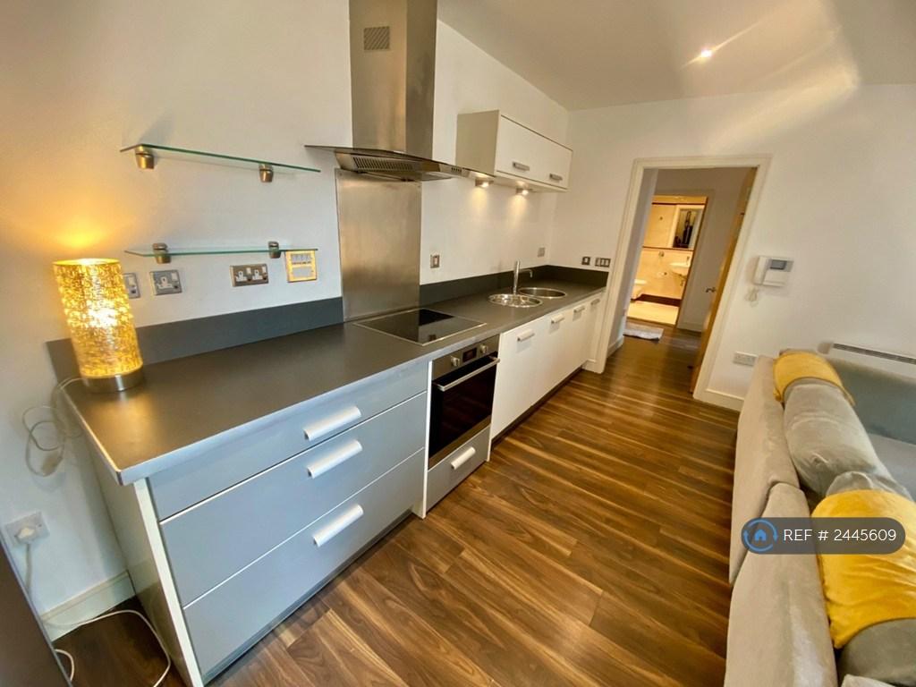Apartment in Salford - More