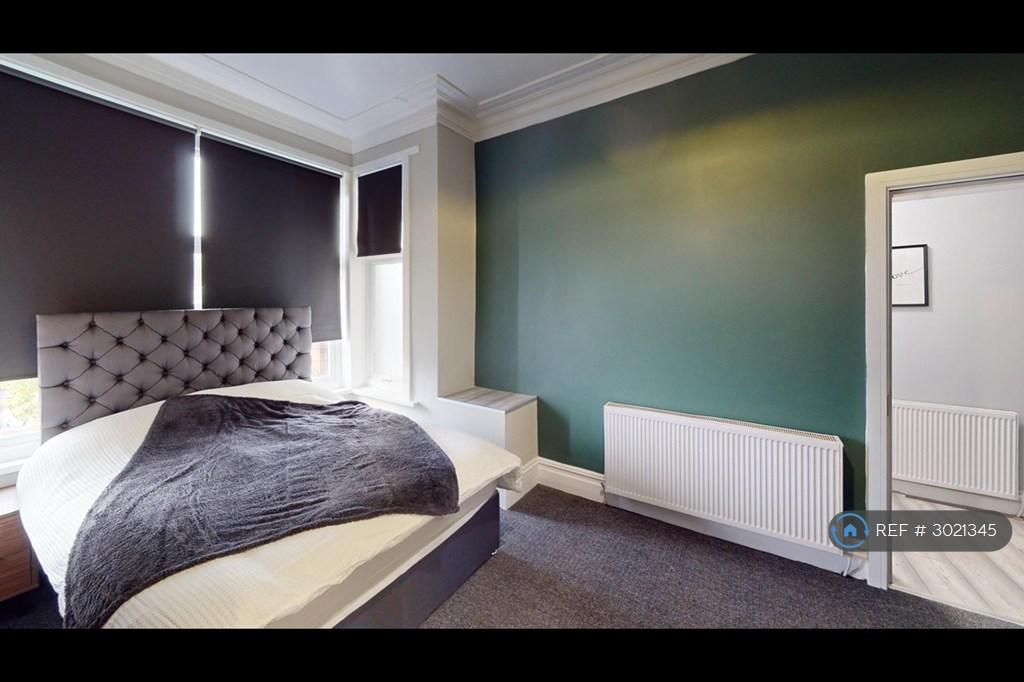 House in Salford, Greater Manchester - View 2