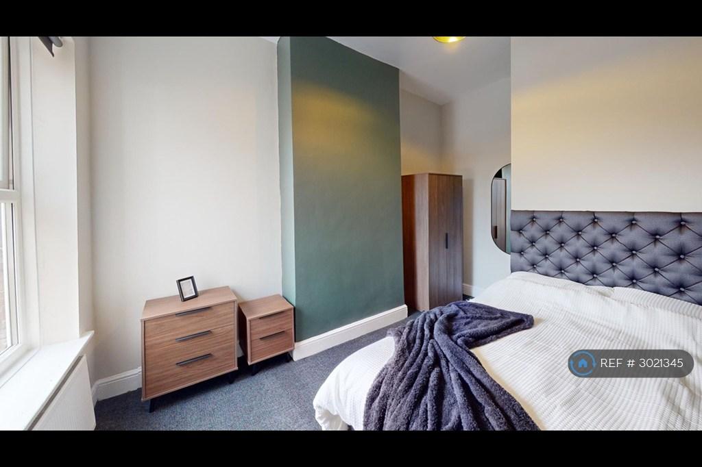 House in Salford, Greater Manchester - View 3