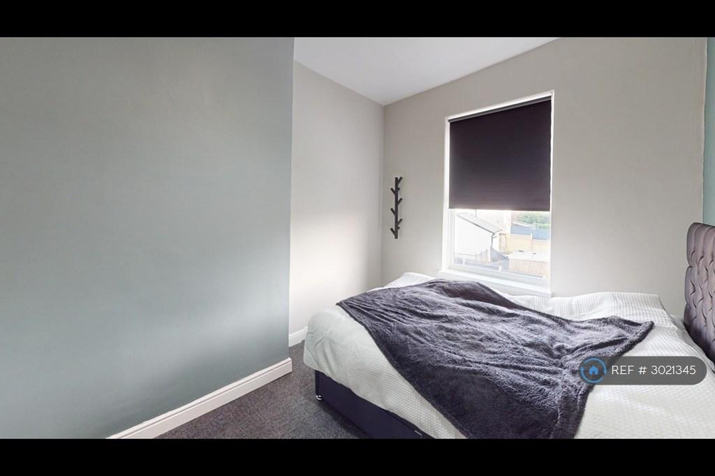 House in Salford, Greater Manchester - View 4