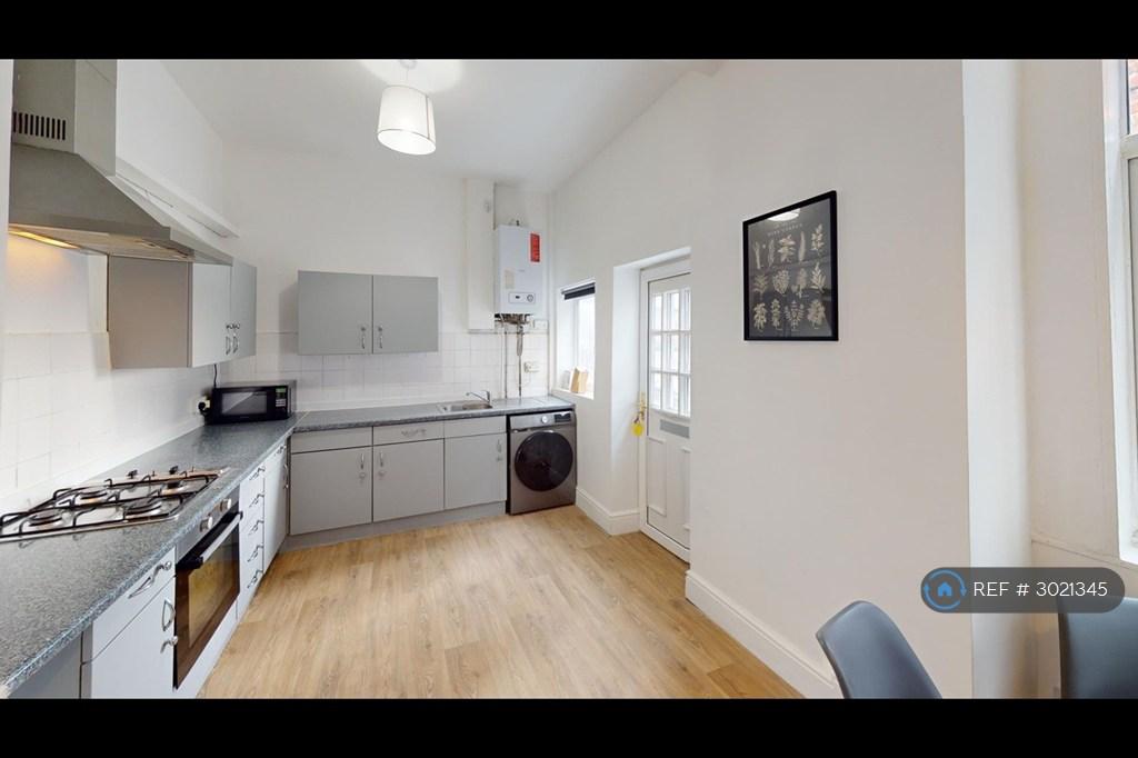 House in Salford, Greater Manchester - View 5