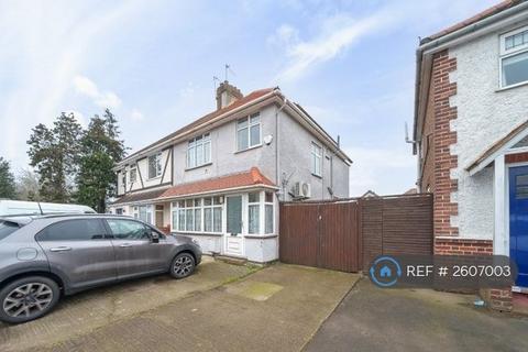 4 bedroom semi-detached house to rent, Station Road, Slough, SL3