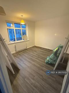 4 bedroom semi-detached house to rent, Station Road, Slough, SL3