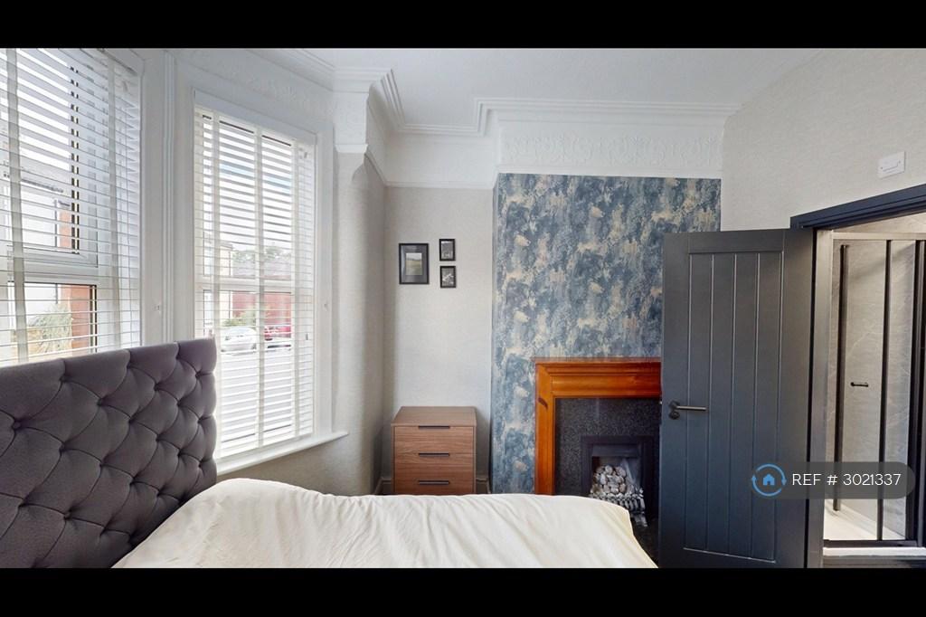 House in Salford, Greater Manchester - View 4