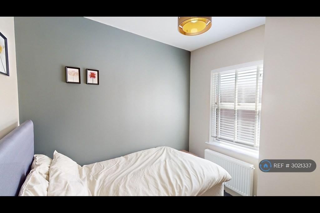 House in Salford, Greater Manchester - View 5