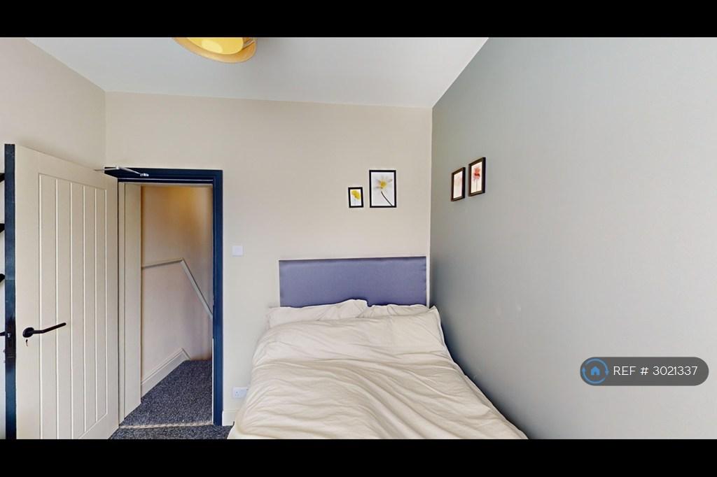 House in Salford, Greater Manchester - More