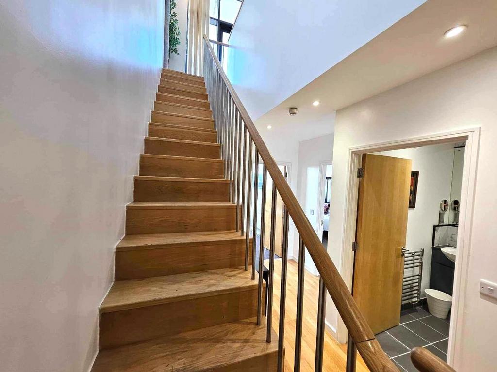 Apartment in Newcastle upon Tyne - View 5