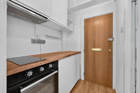 Studio to rent, Russell Court, Woburn Place, London, WC1H