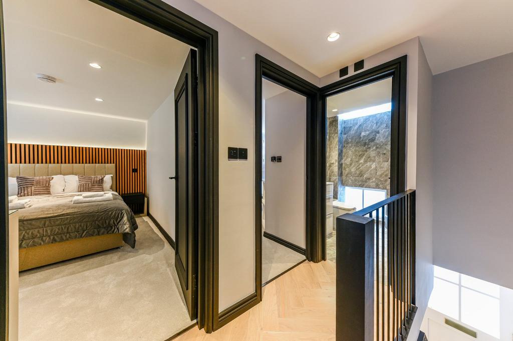 House in London - View 4