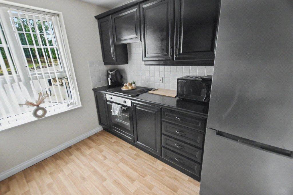 Apartment in Leeds, Lower Wortley, Wortley - View 3