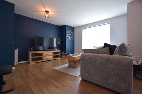 2 bedroom apartment for sale, Tavistock Park, Leeds, West Yorkshire