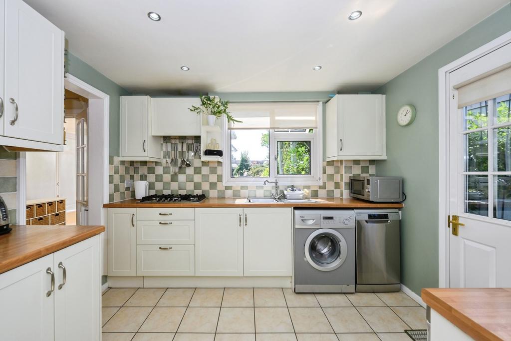 House in Reigate and Banstead, Surrey - View 2