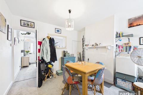 2 bedroom terraced house for sale, Wykeham Road, Berkshire RG6