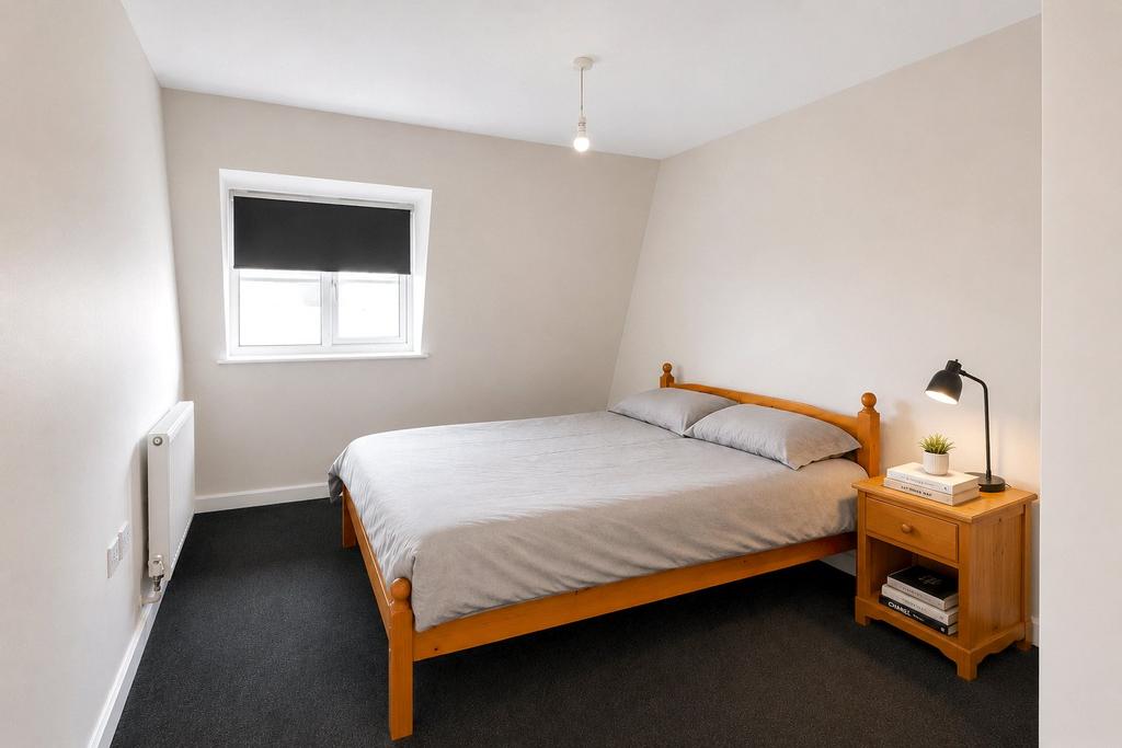 Apartment in Croydon - View 3