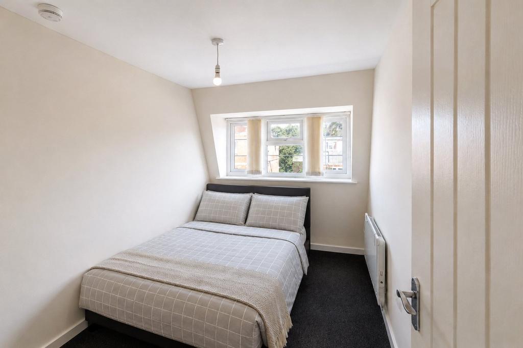 Apartment in Croydon - View 4