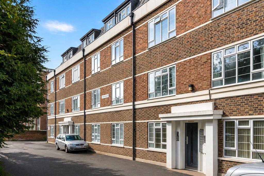 Apartment in Croydon - More