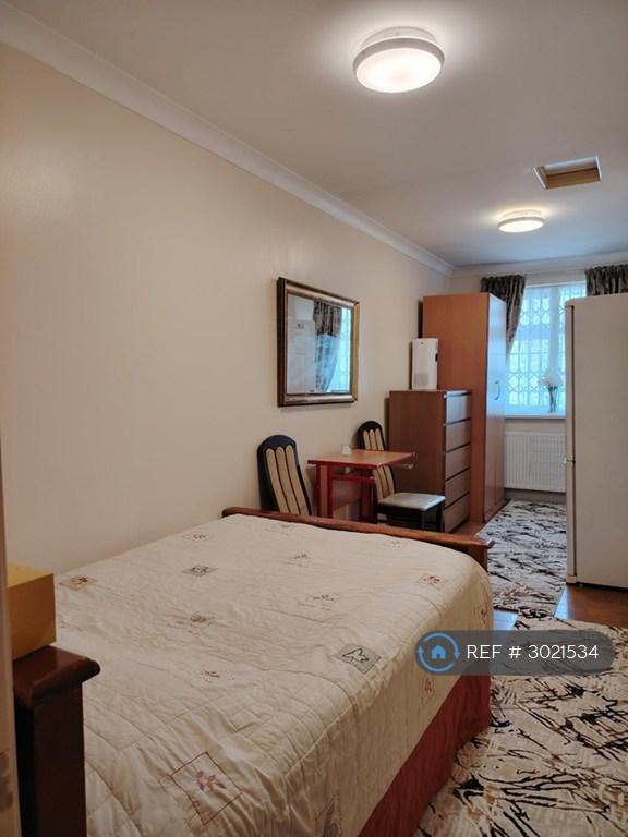 Apartment in Edgware - View 2