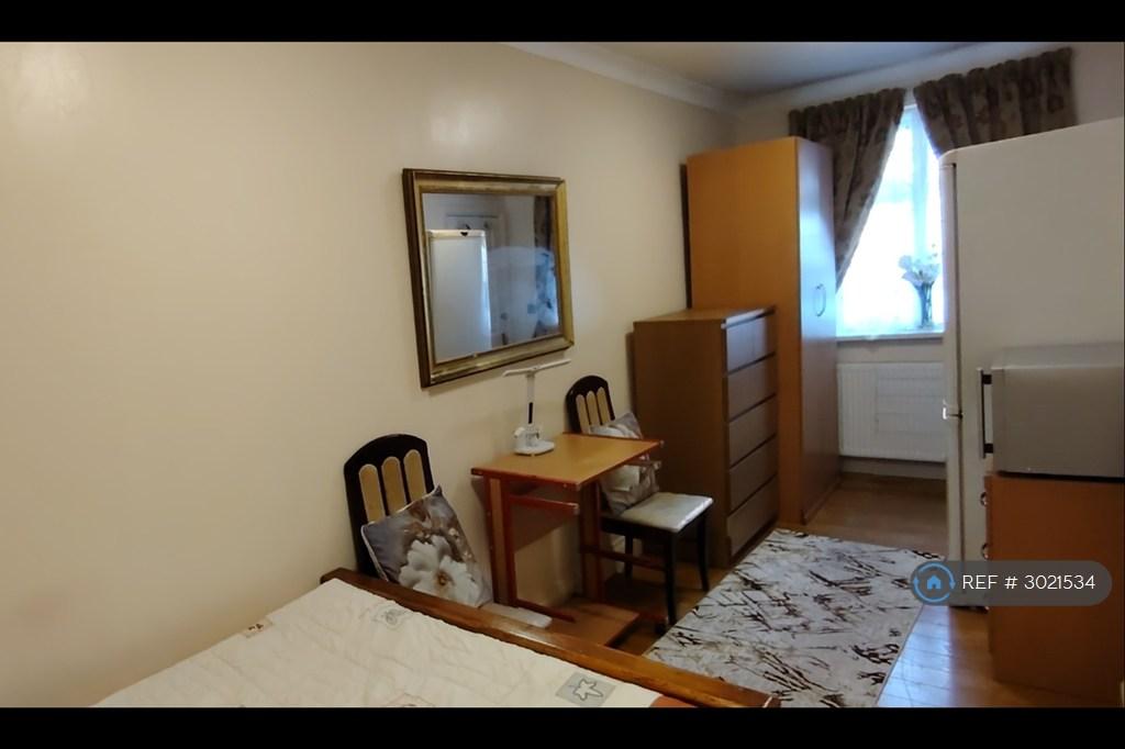 Apartment in Edgware - View 3